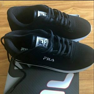 NWT Fila Machu Black White Womens Sneakers 8.5